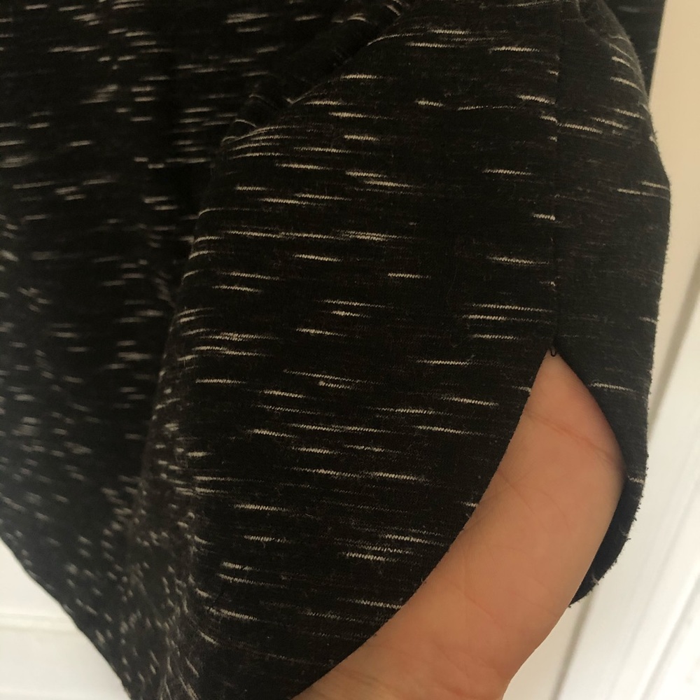 Black Heathered Tunic Top, M - Picture 4 of 5